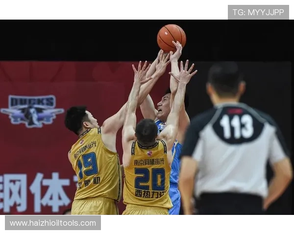 南京同曦主场激战北京北汽两队鏖战四节上演精彩篮球盛宴