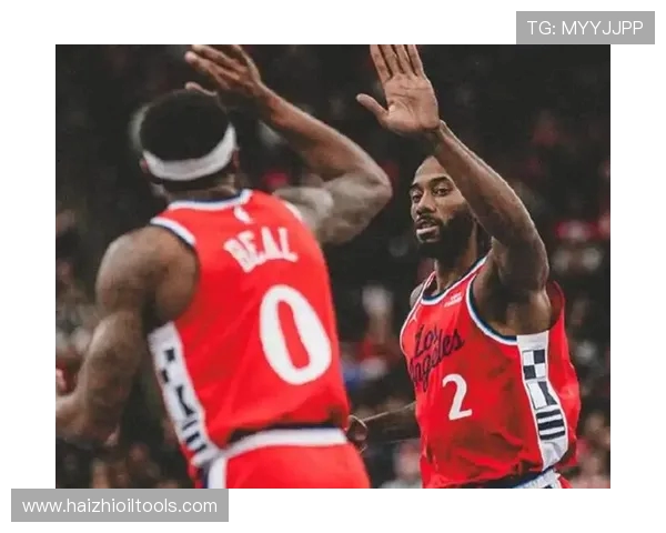 国王大战快船巅峰对决双方核心球星正面交锋引爆全场激情 国王大战快船巅峰对决双方核心球星正面交锋引爆全场激情